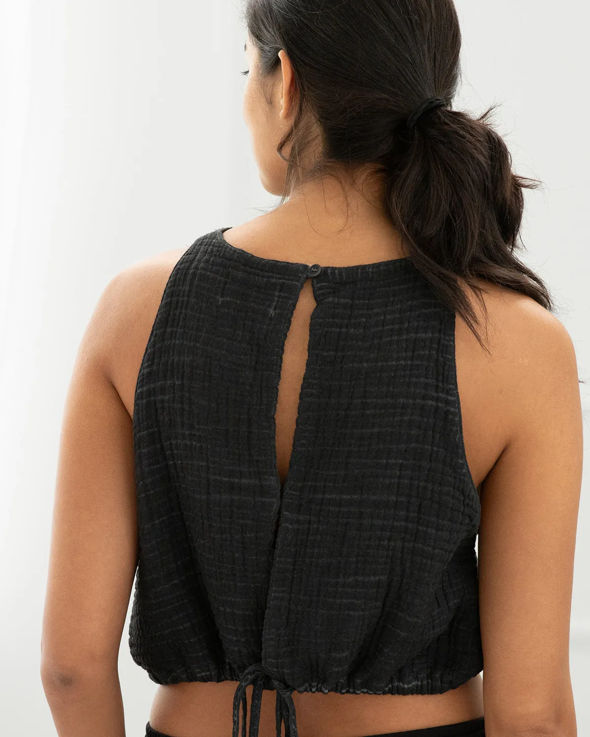 Crinkle Keyhole Tank Black